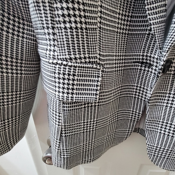 Blazer - Picture 6 of 6